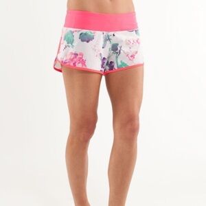 Lululemon Run: Ultra Short II Blurred Blossoms Fossil / Flash
